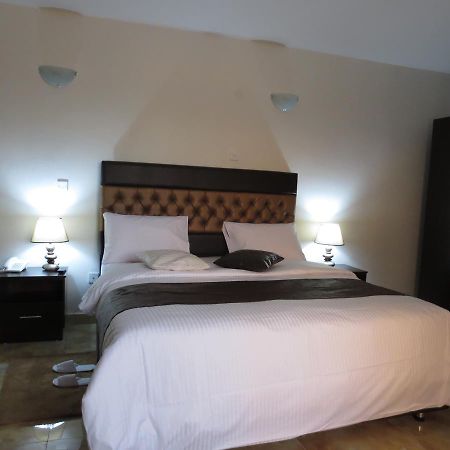 Airport Plaza Hotel Djoeba Buitenkant foto