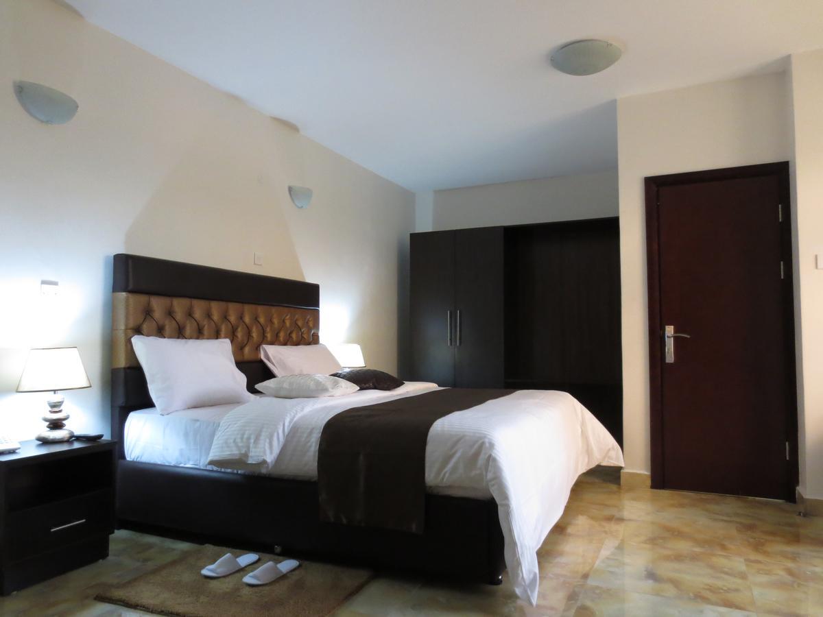 Airport Plaza Hotel Djoeba Buitenkant foto
