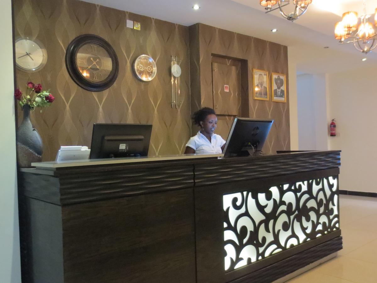 Airport Plaza Hotel Djoeba Buitenkant foto
