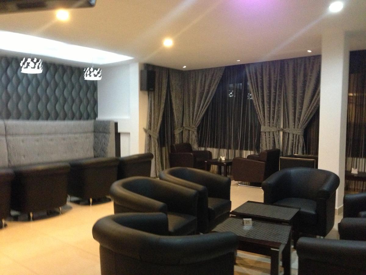 Airport Plaza Hotel Djoeba Buitenkant foto
