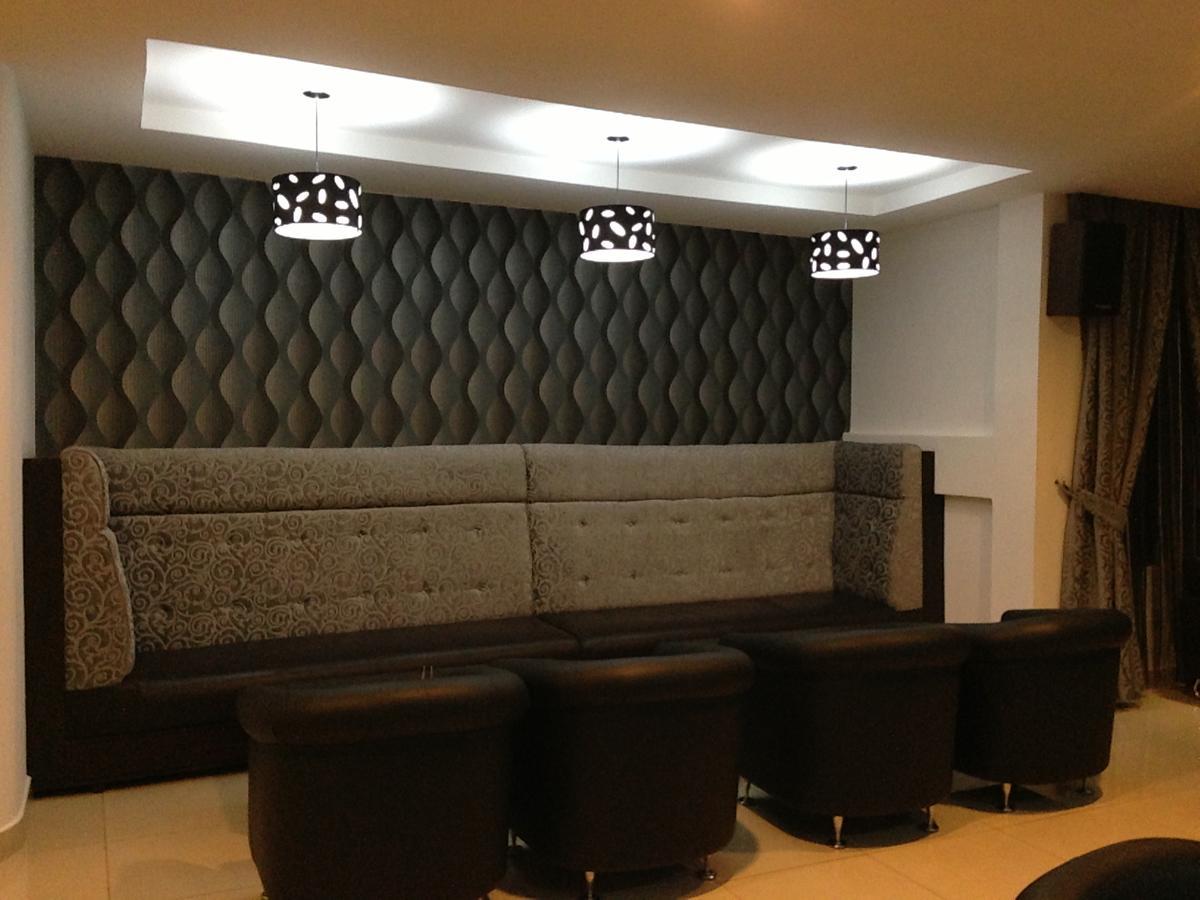 Airport Plaza Hotel Djoeba Buitenkant foto