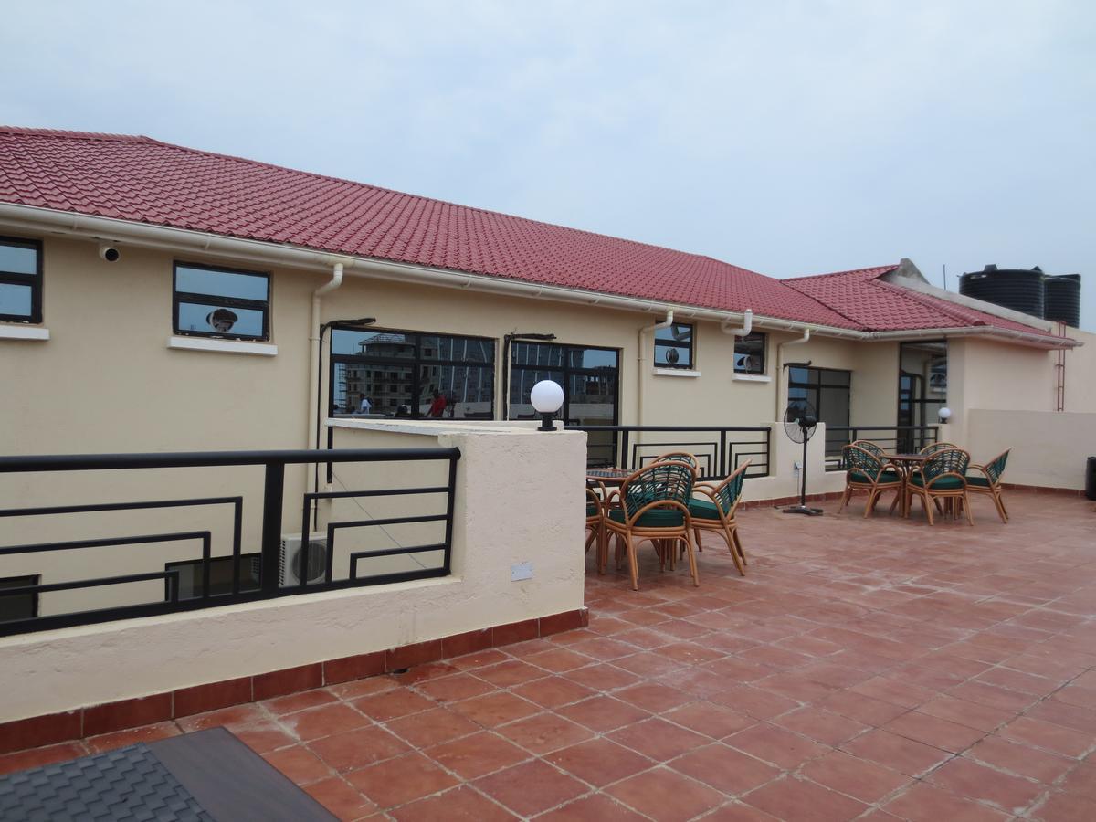 Airport Plaza Hotel Djoeba Buitenkant foto