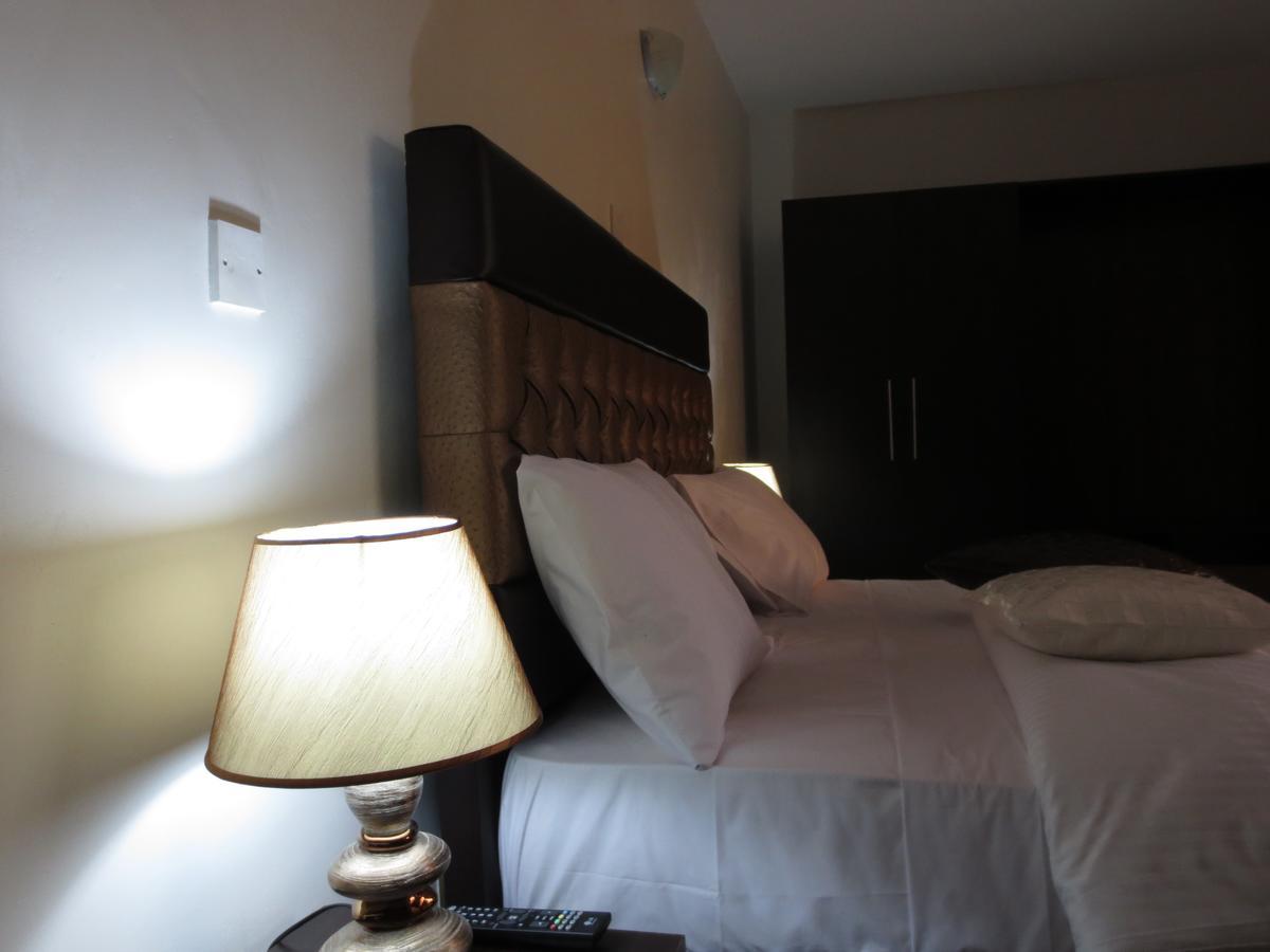 Airport Plaza Hotel Djoeba Buitenkant foto